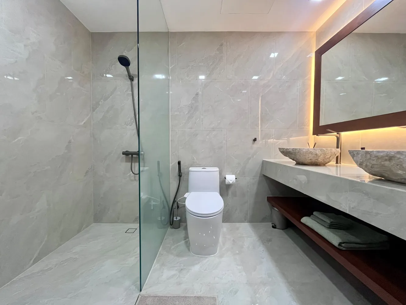 Property image - full photo 16