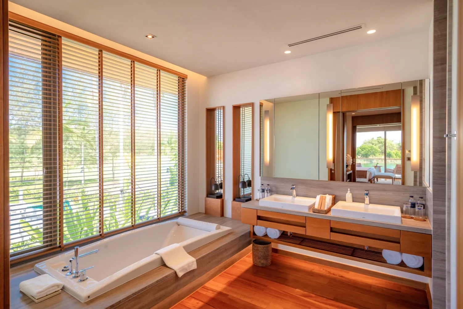 Property image - full photo 16