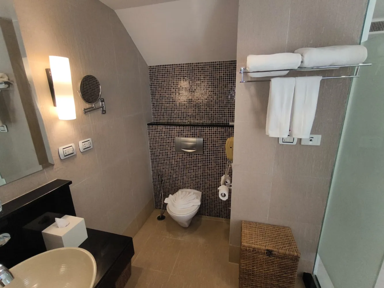 Property image - full photo 12