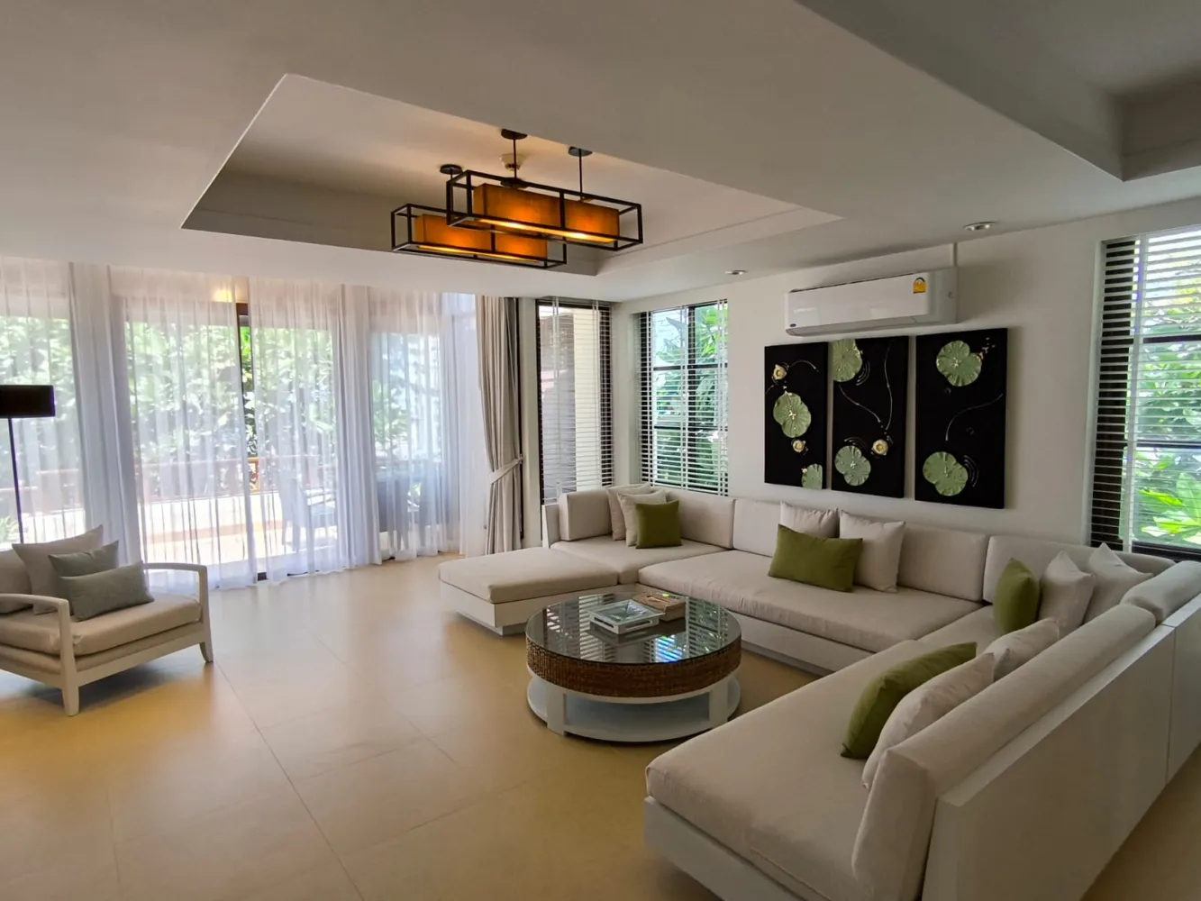 Property image - full photo 4