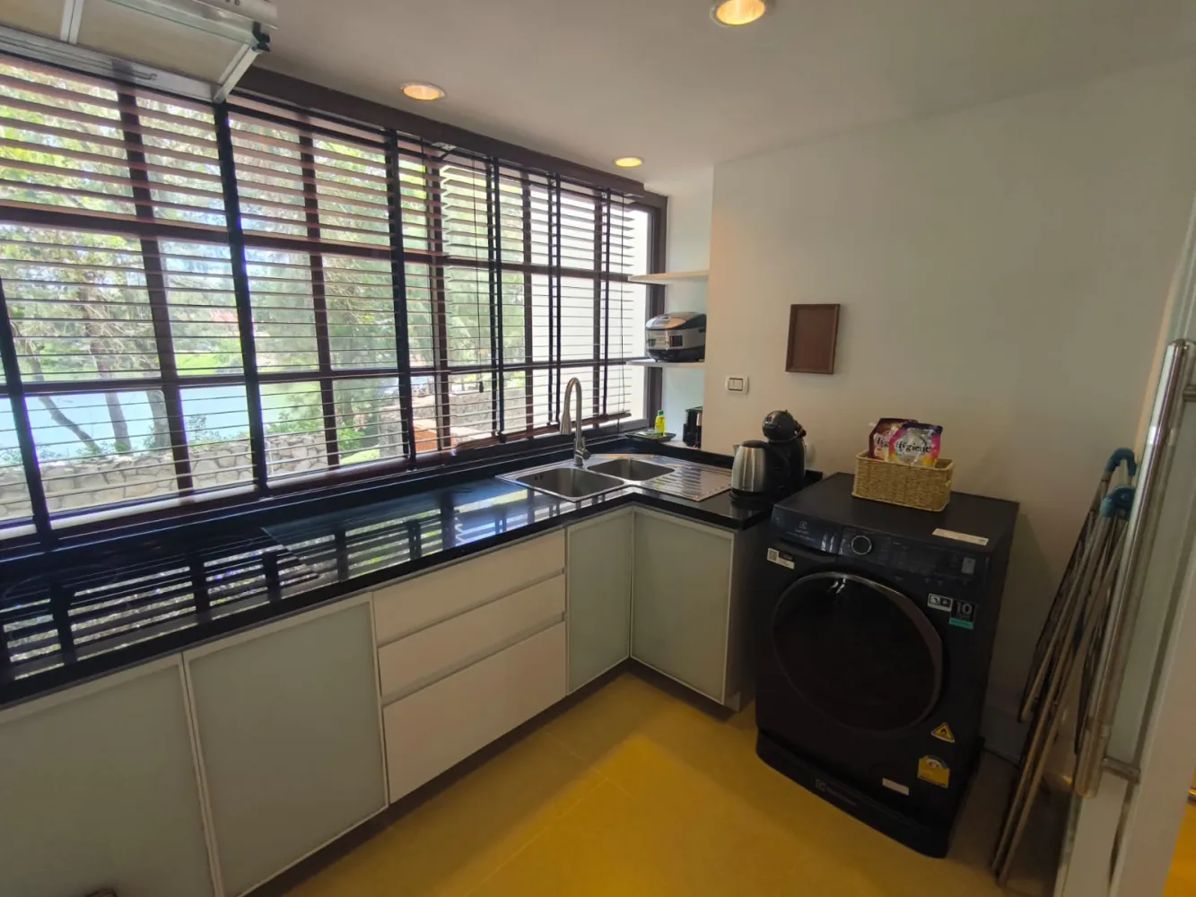 Property image - full photo 5