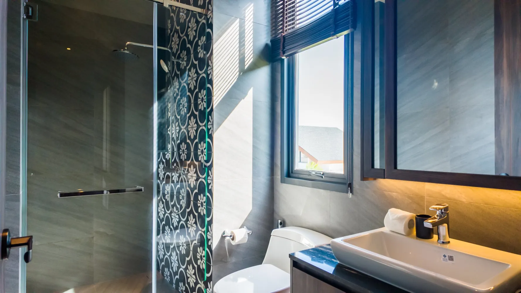 Property image - full photo 37