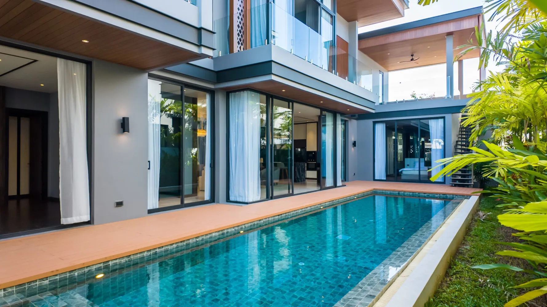 Property image - full photo 3