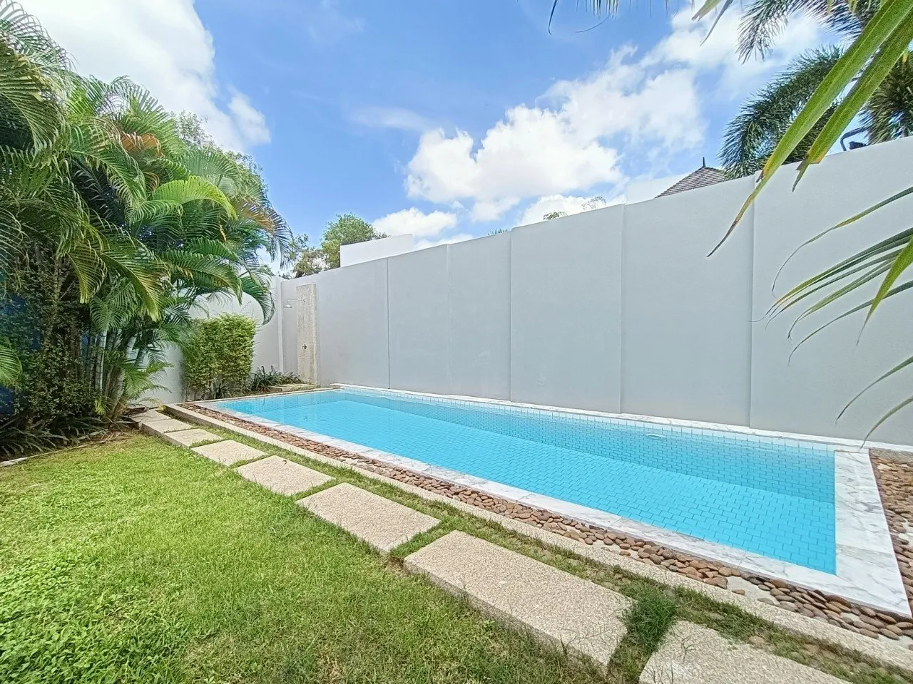 Property image - full photo 2