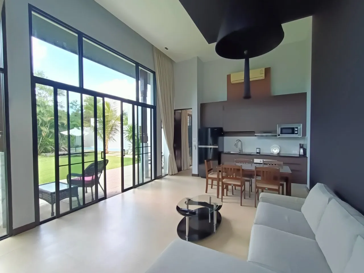 Property image - full photo 4