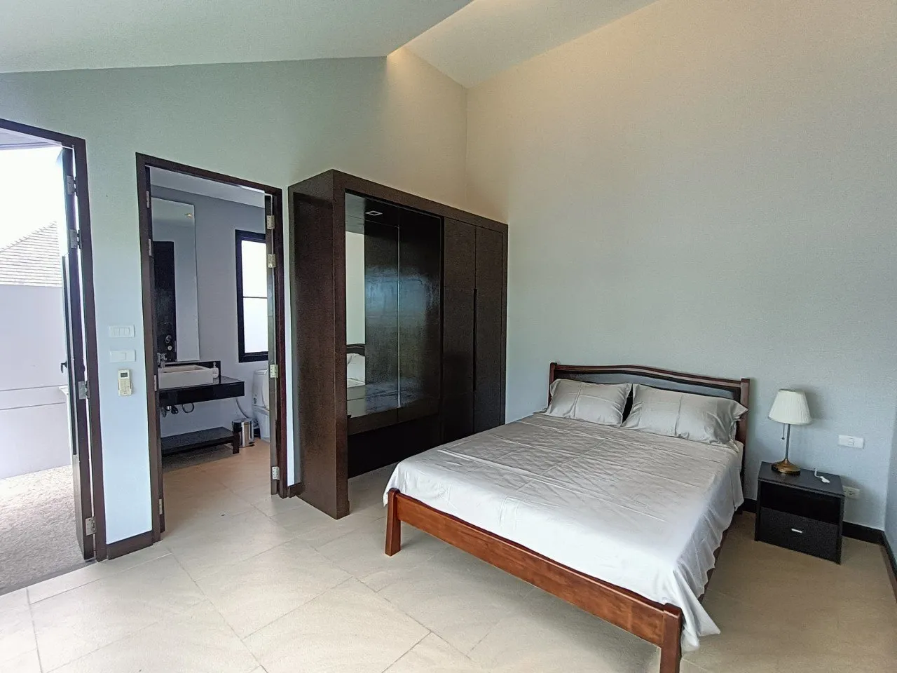 Property image - full photo 32