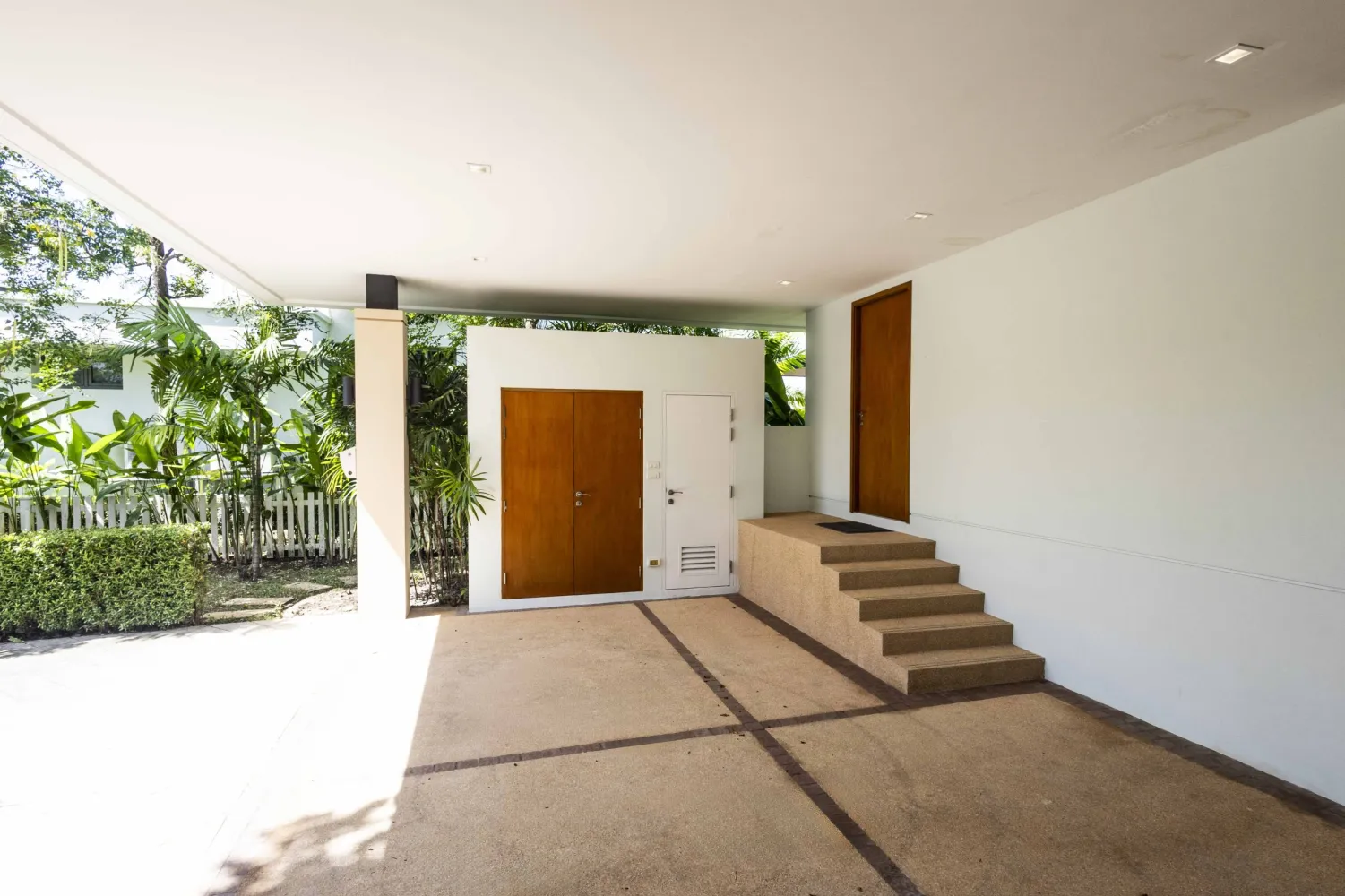 Property image - full photo 79