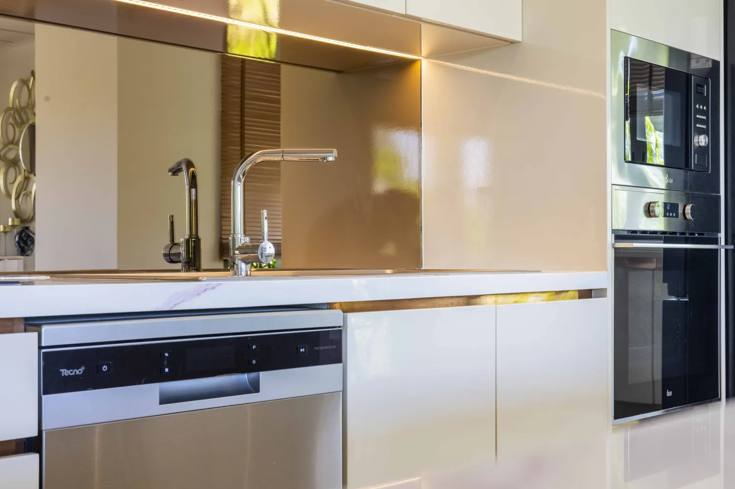 Property image - full photo 12