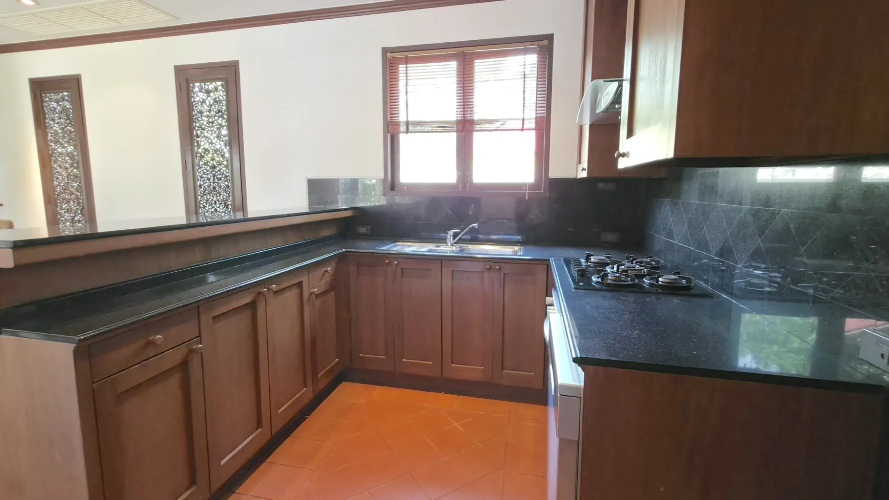 Property image - full photo 8