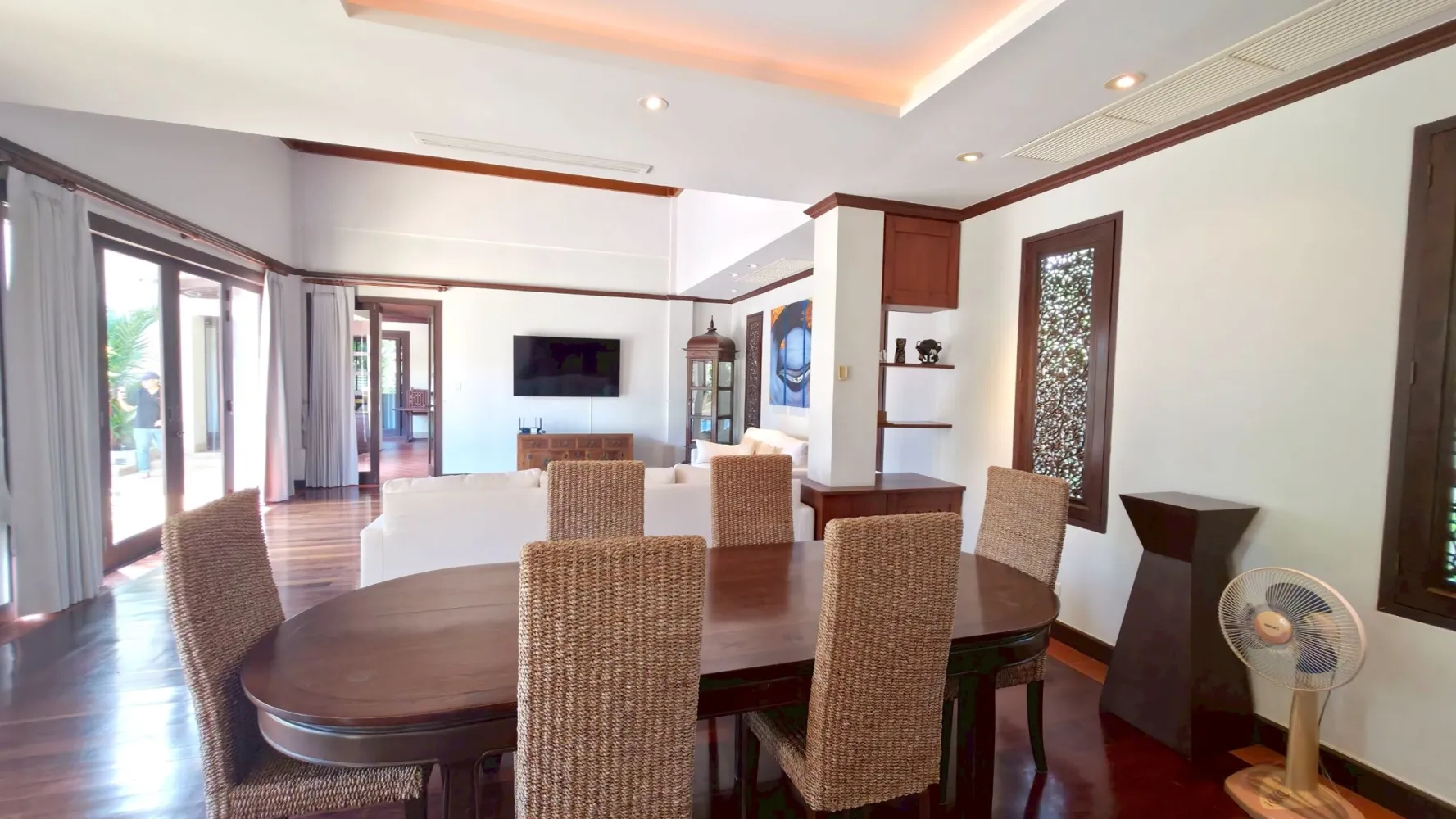 Property image - full photo 4
