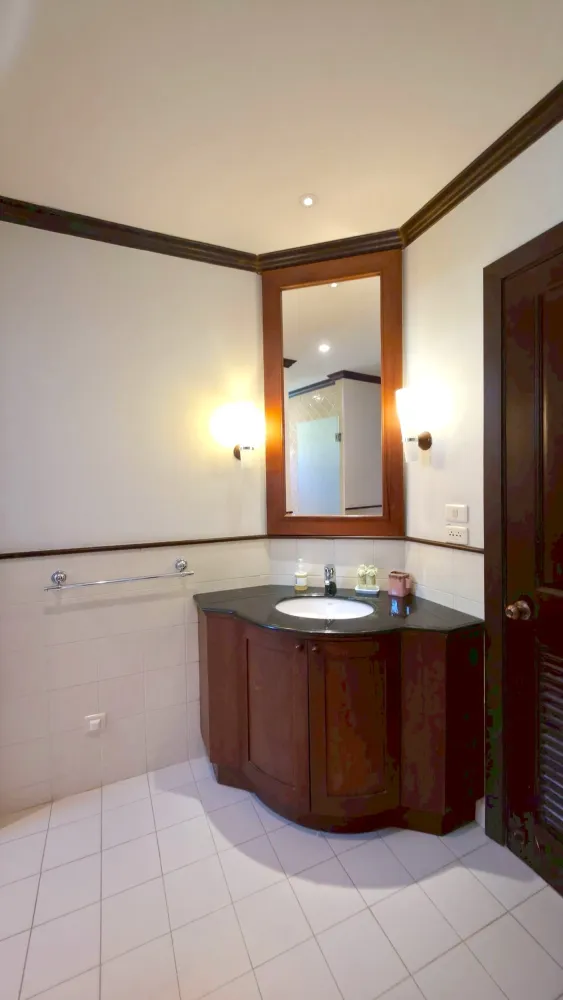 Property image - full photo 16
