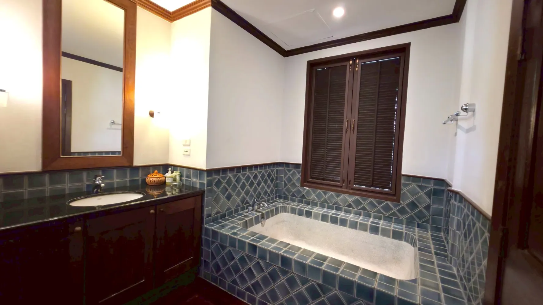 Property image - full photo 11