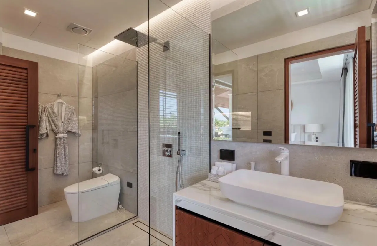 Property image - full photo 16