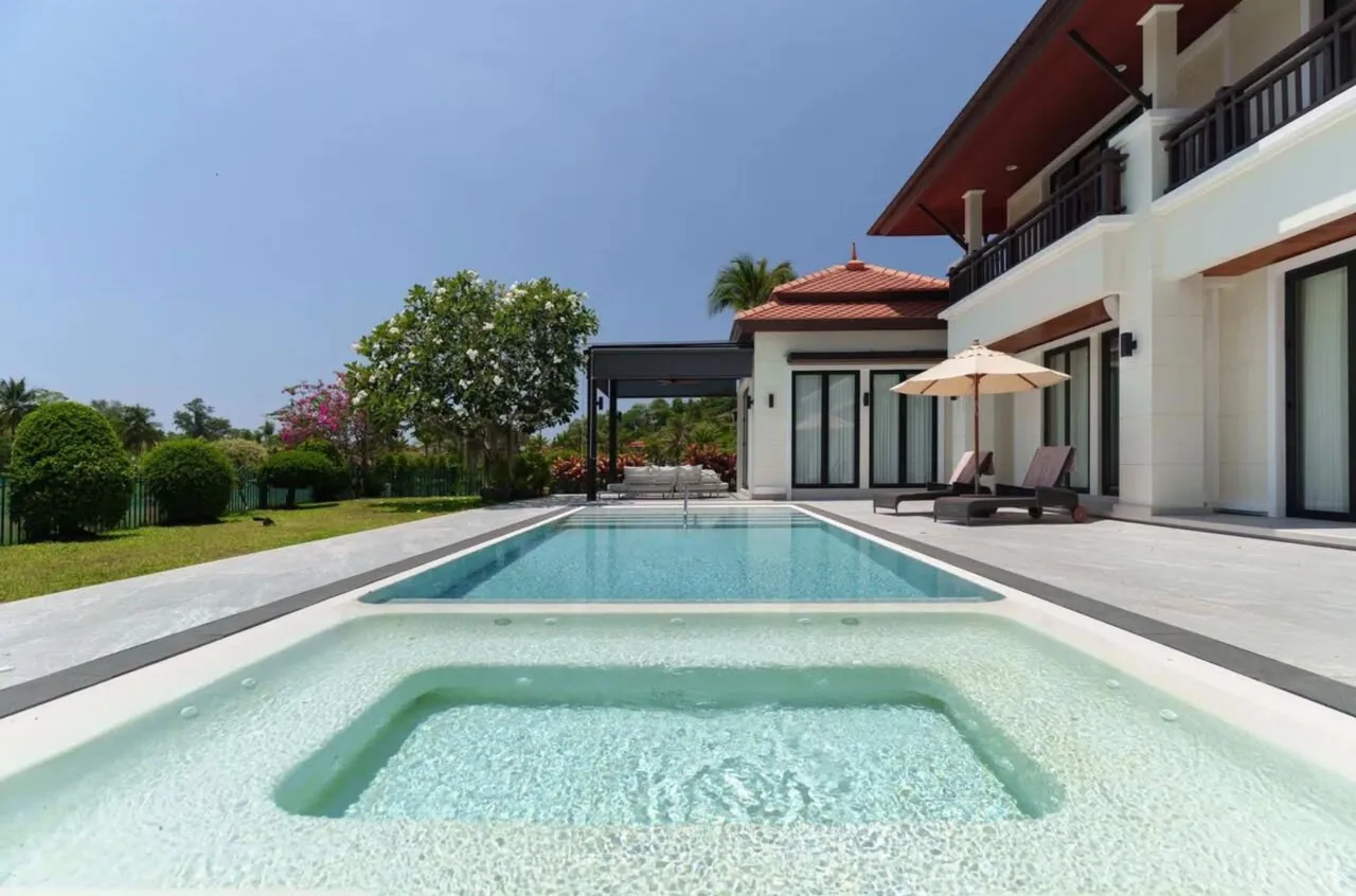 Property image - full photo 2