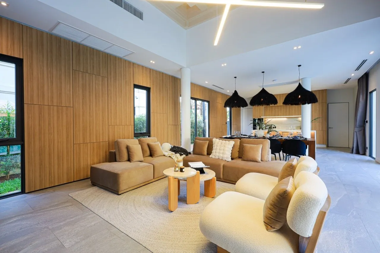 Property image - full photo 3