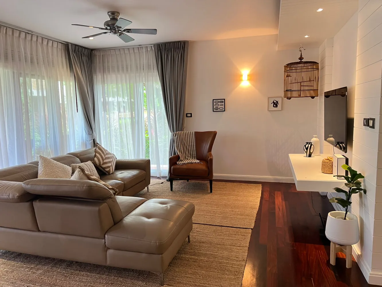 Property image - full photo 3