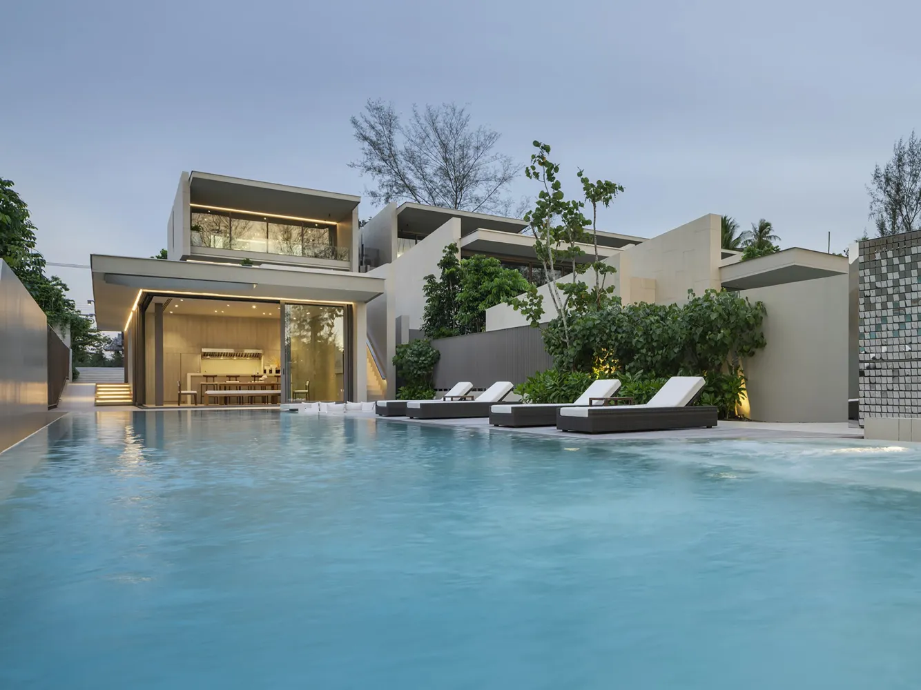 Property image - full photo 2