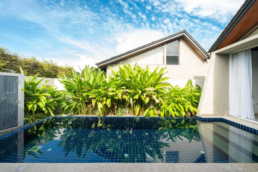 Property image - full photo 2