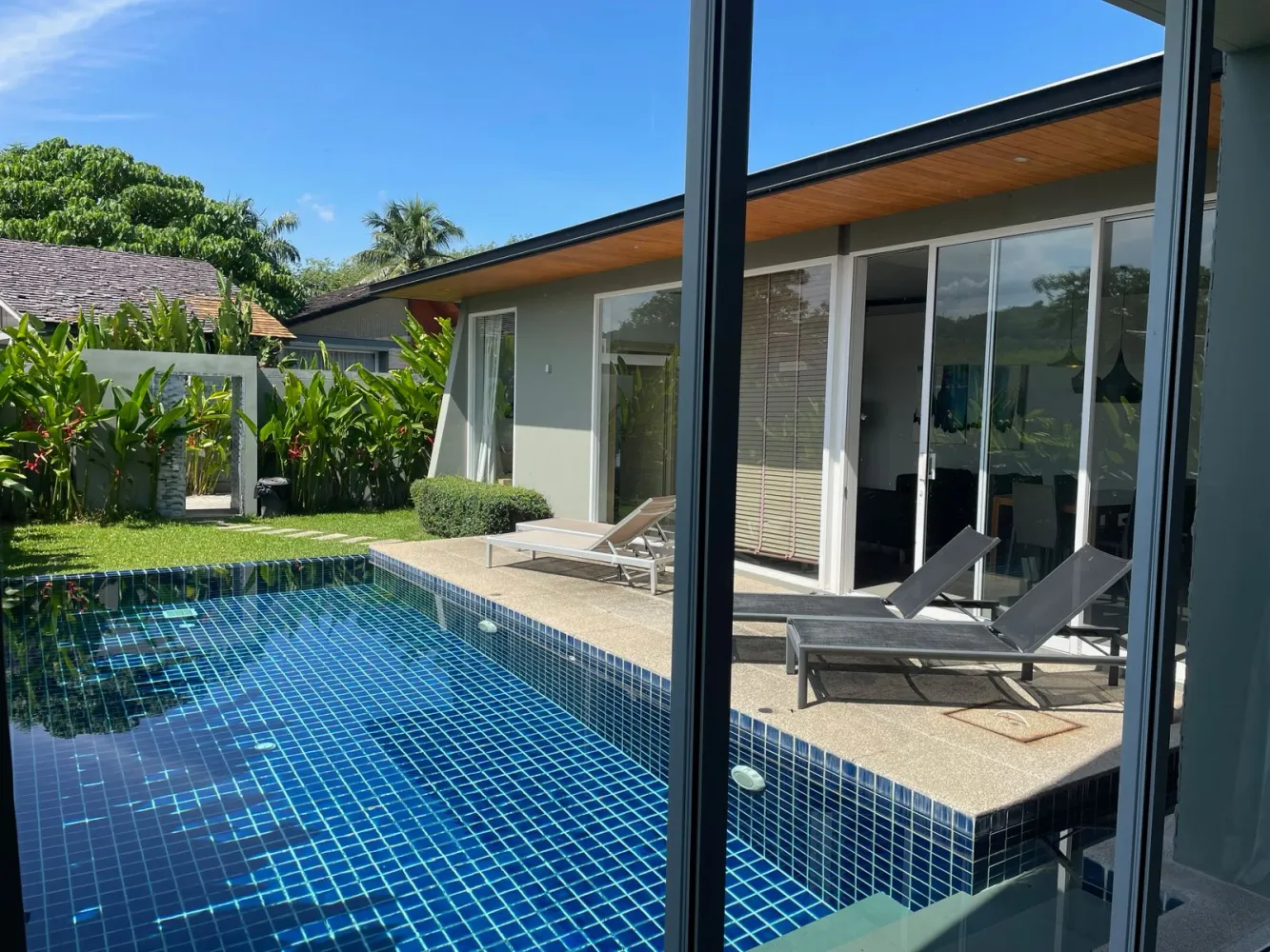 Property image - full photo 2