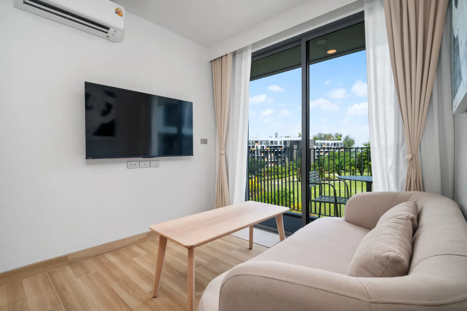 Property image - full photo 4