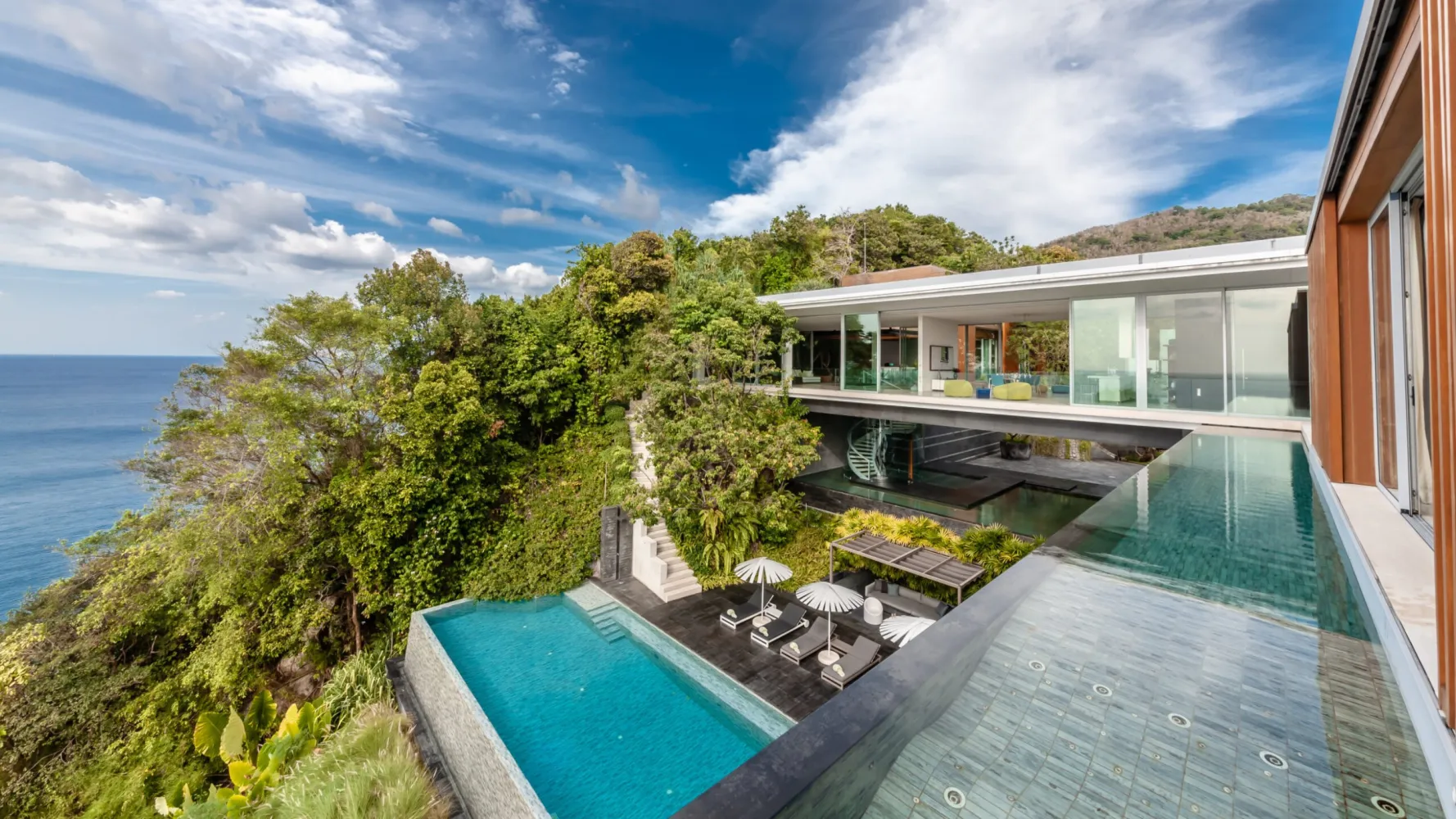 Property image - full photo 2