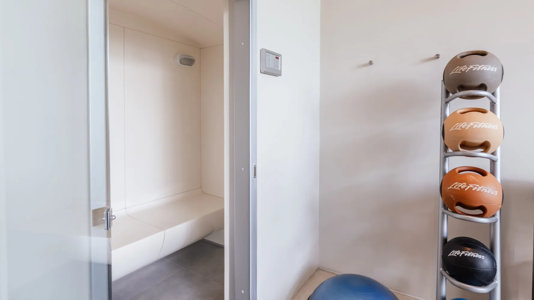 Property image - full photo 16