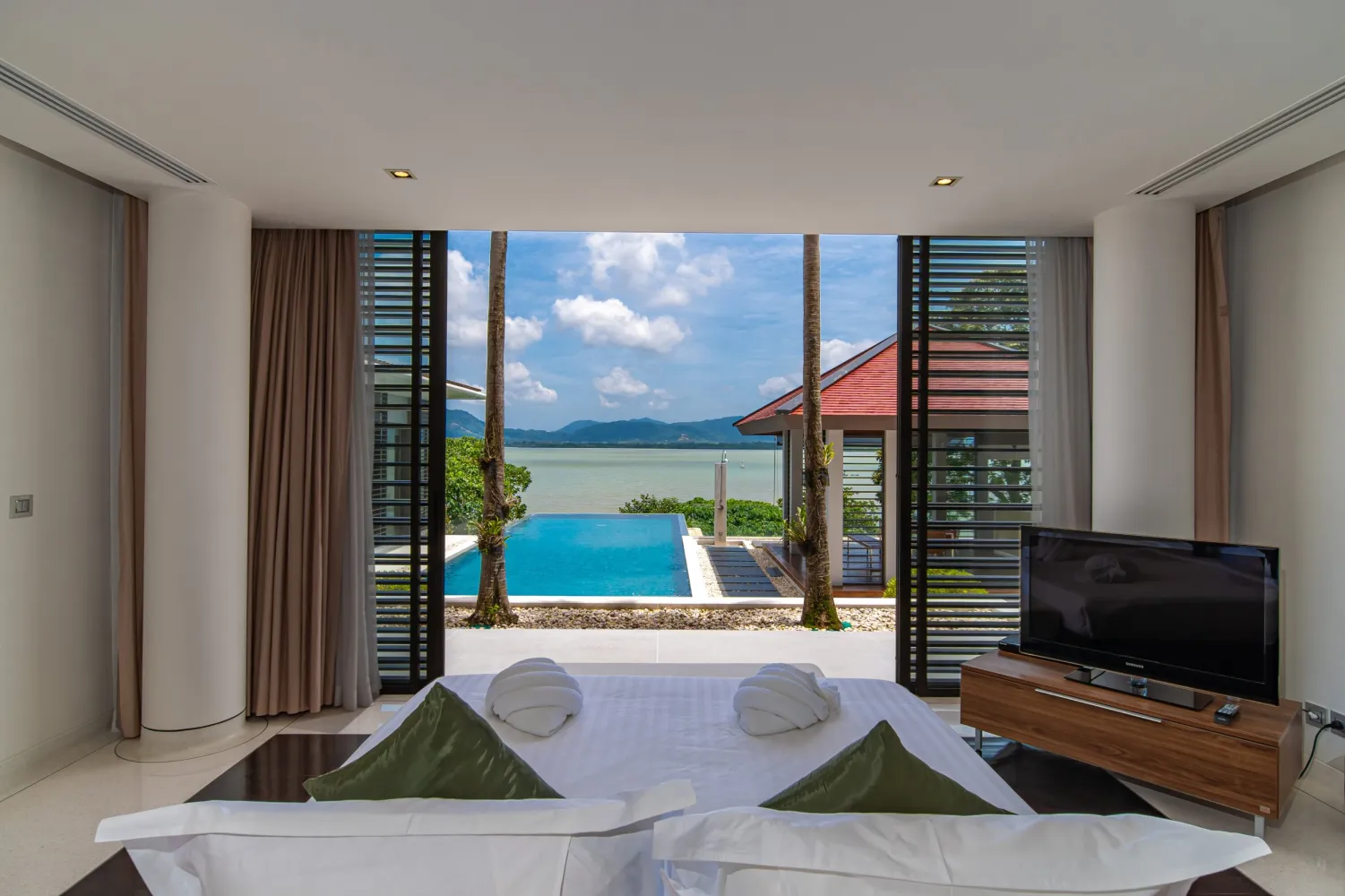 Property image - full photo 15