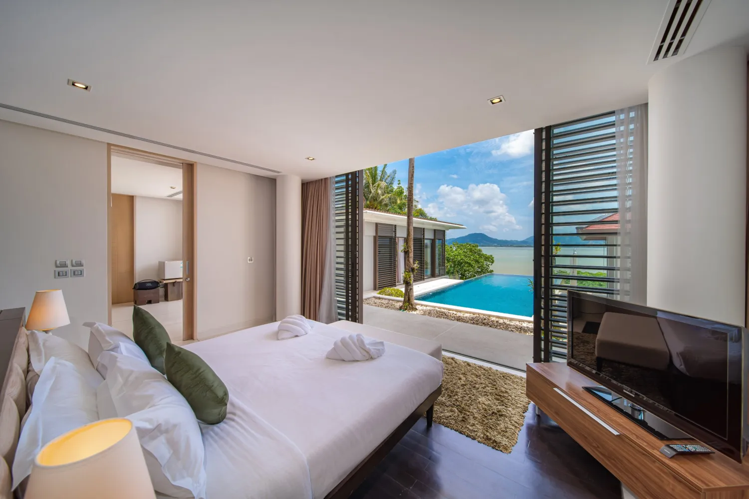Property image - full photo 13