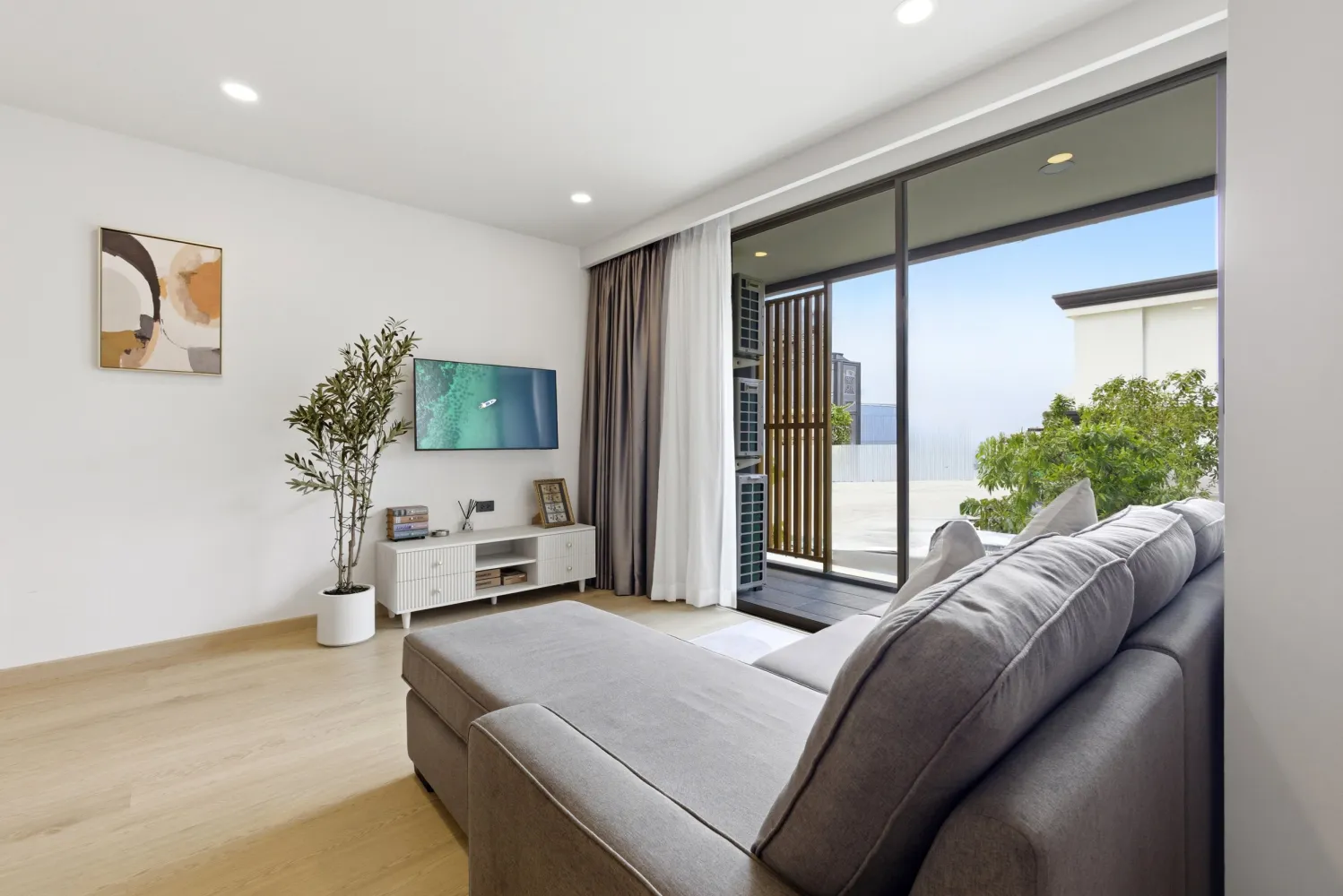 Property image - full photo 14
