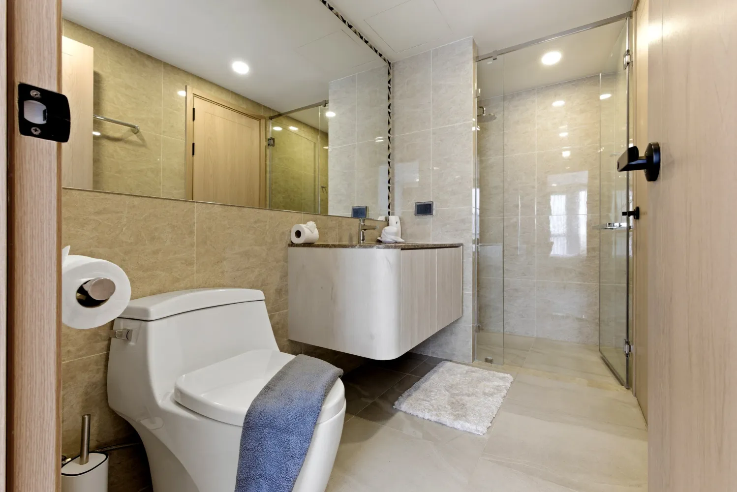 Property image - full photo 32