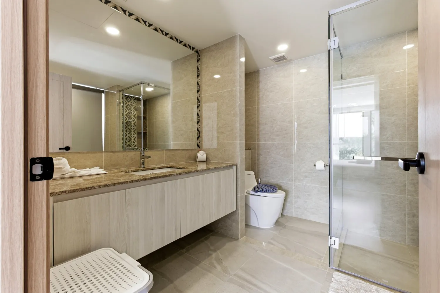 Property image - full photo 37