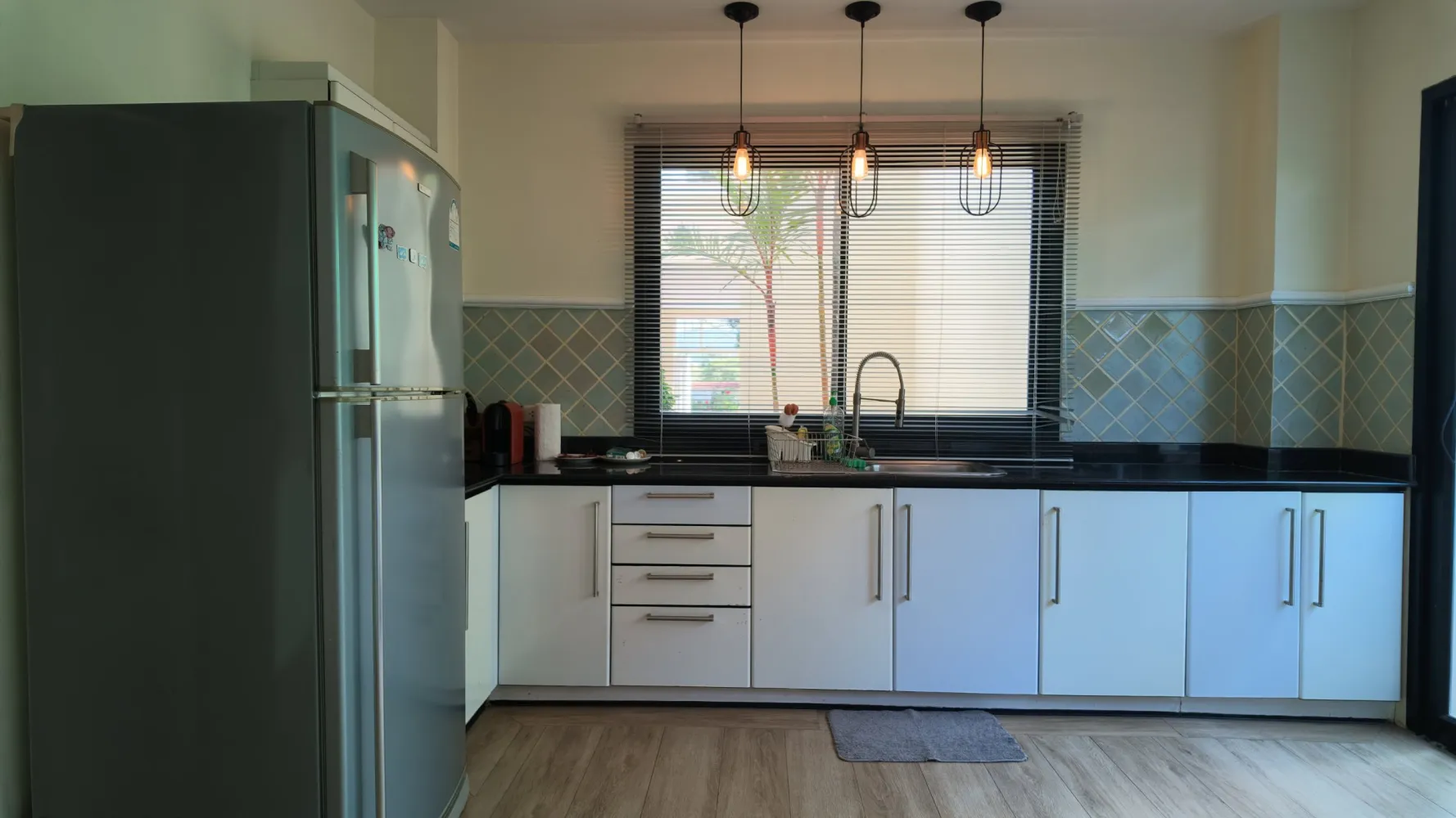 Property image - full photo 10
