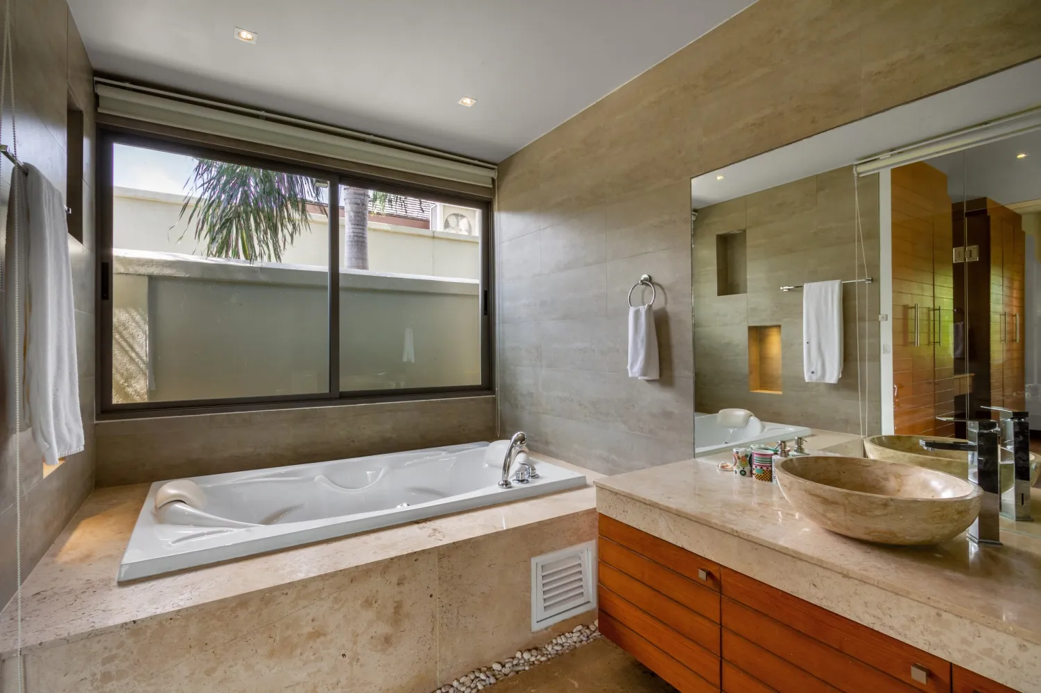 Property image - full photo 15
