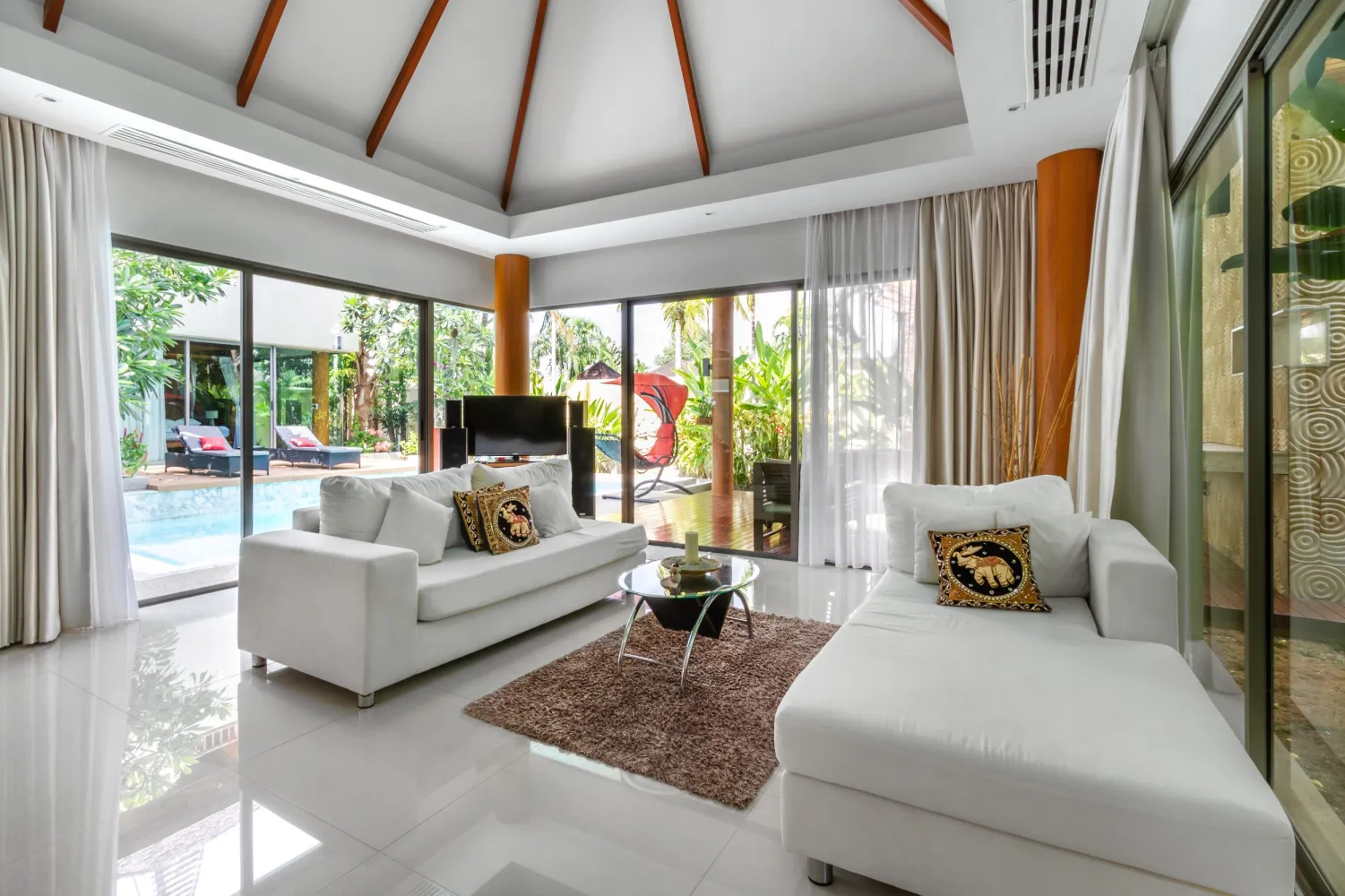 Property image - full photo 2