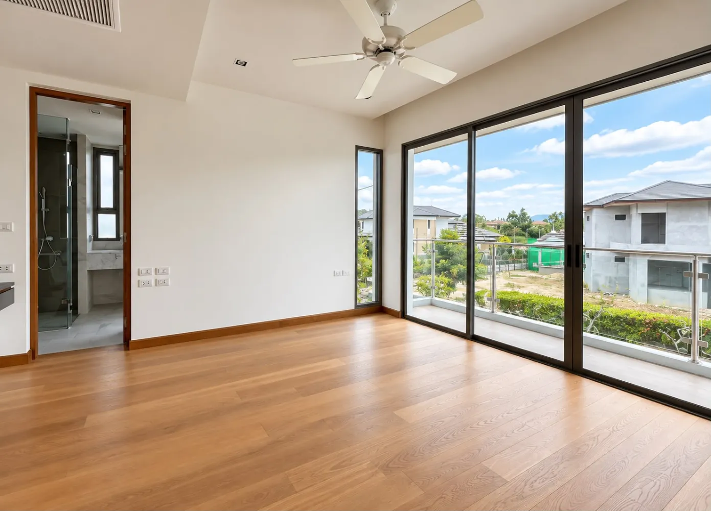 Property image - full photo 3