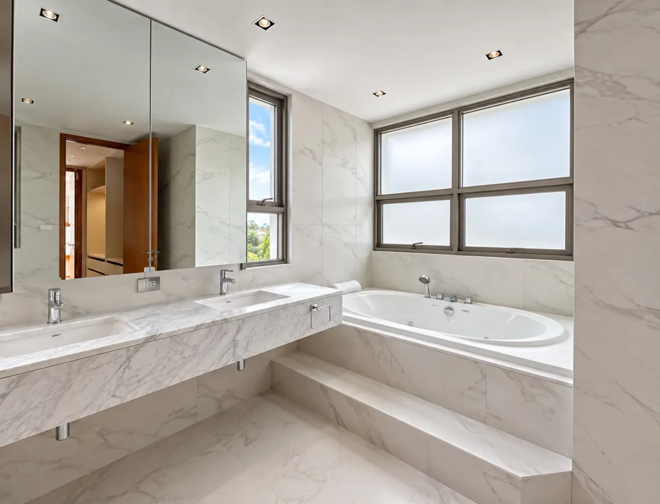Property image - full photo 6
