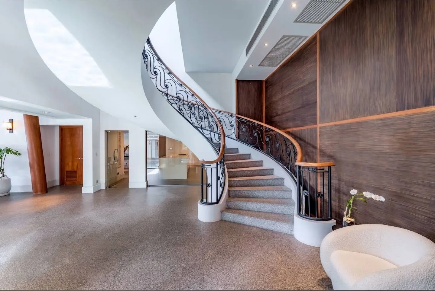 Property image - full photo 7