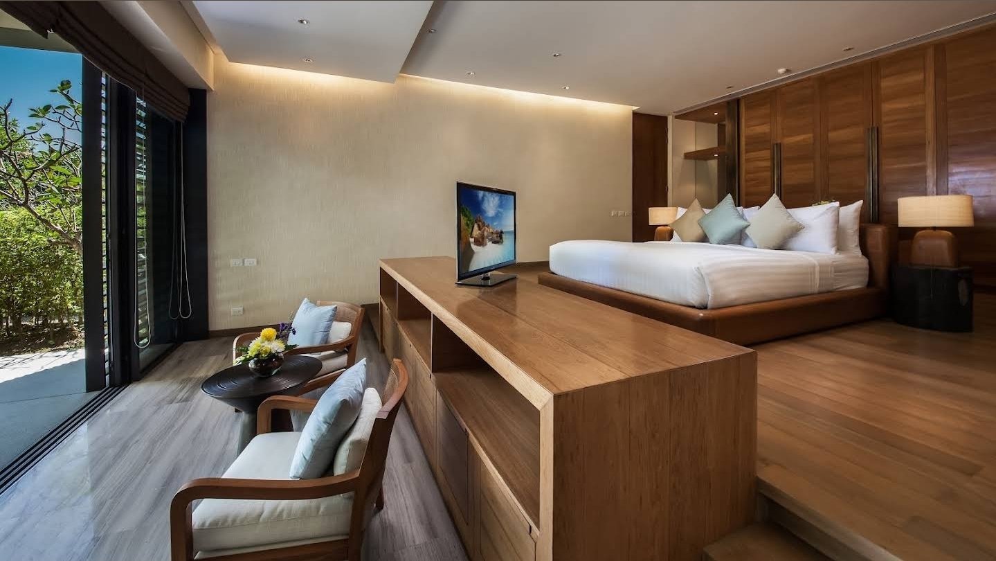 Villa Sawarin — Luxury 10-Bedroom Beachfront Estate - full photo 31