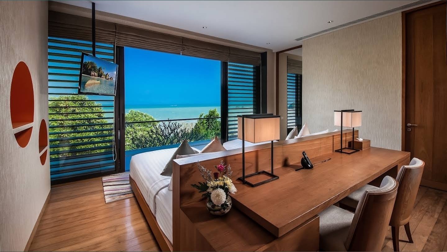 Villa Sawarin — Luxury 10-Bedroom Beachfront Estate - full photo 32
