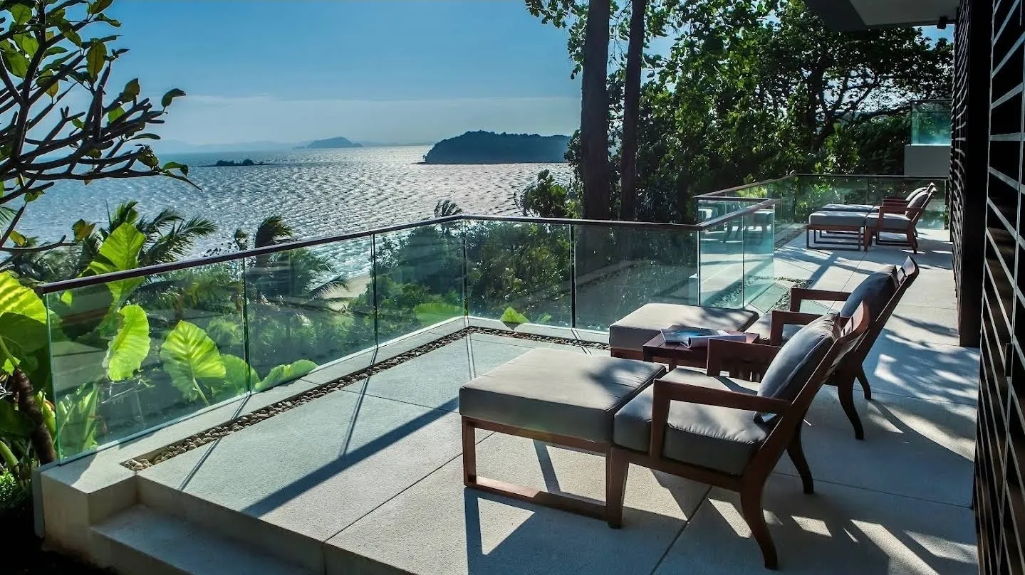 Villa Sawarin — Luxury 10-Bedroom Beachfront Estate - full photo 4