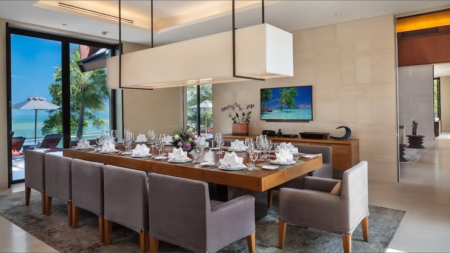 Villa Sawarin — Luxury 10-Bedroom Beachfront Estate - full photo 25