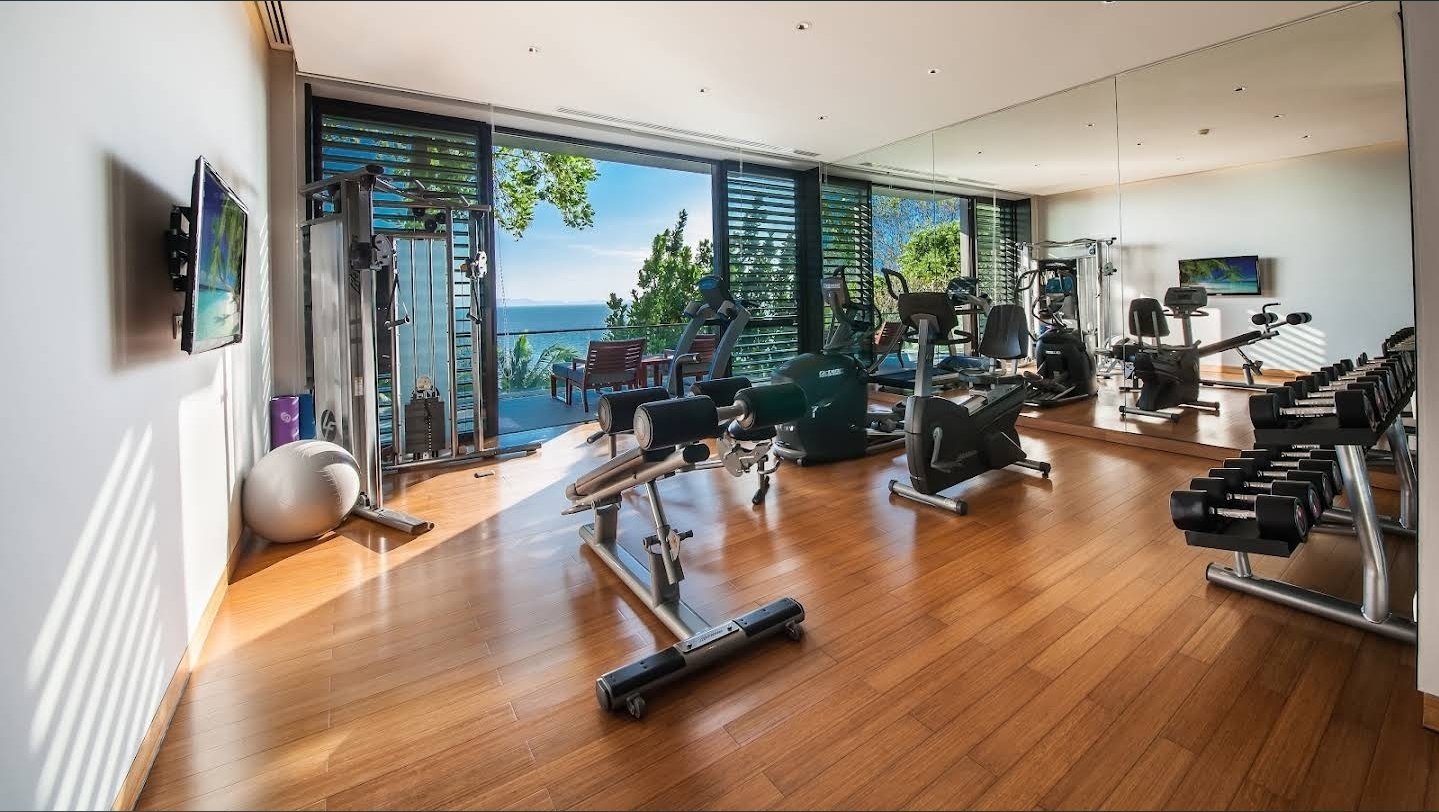 Villa Sawarin — Luxury 10-Bedroom Beachfront Estate - full photo 57