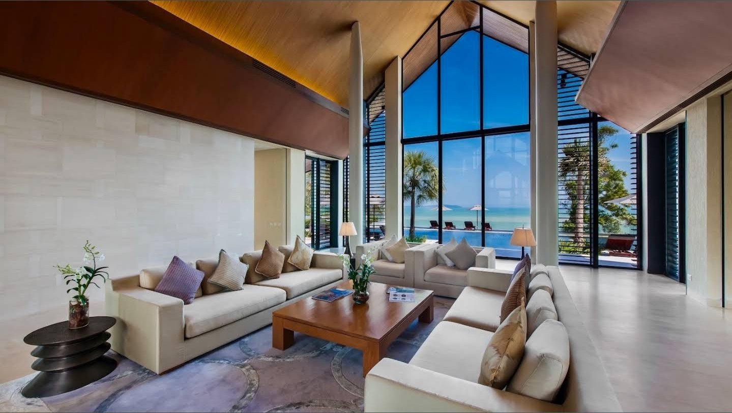 Villa Sawarin — Luxury 10-Bedroom Beachfront Estate - full photo 18