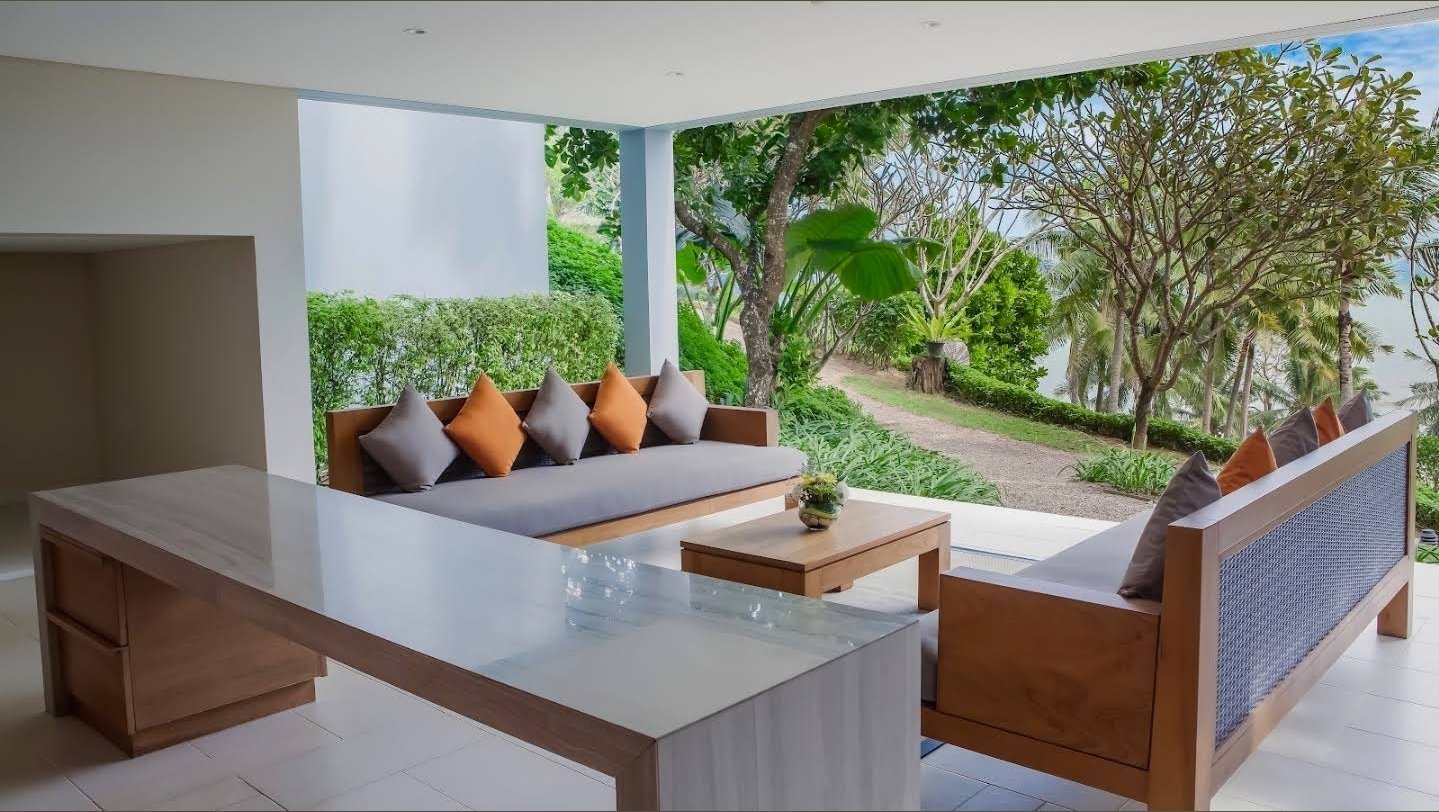 Villa Sawarin — Luxury 10-Bedroom Beachfront Estate - full photo 53