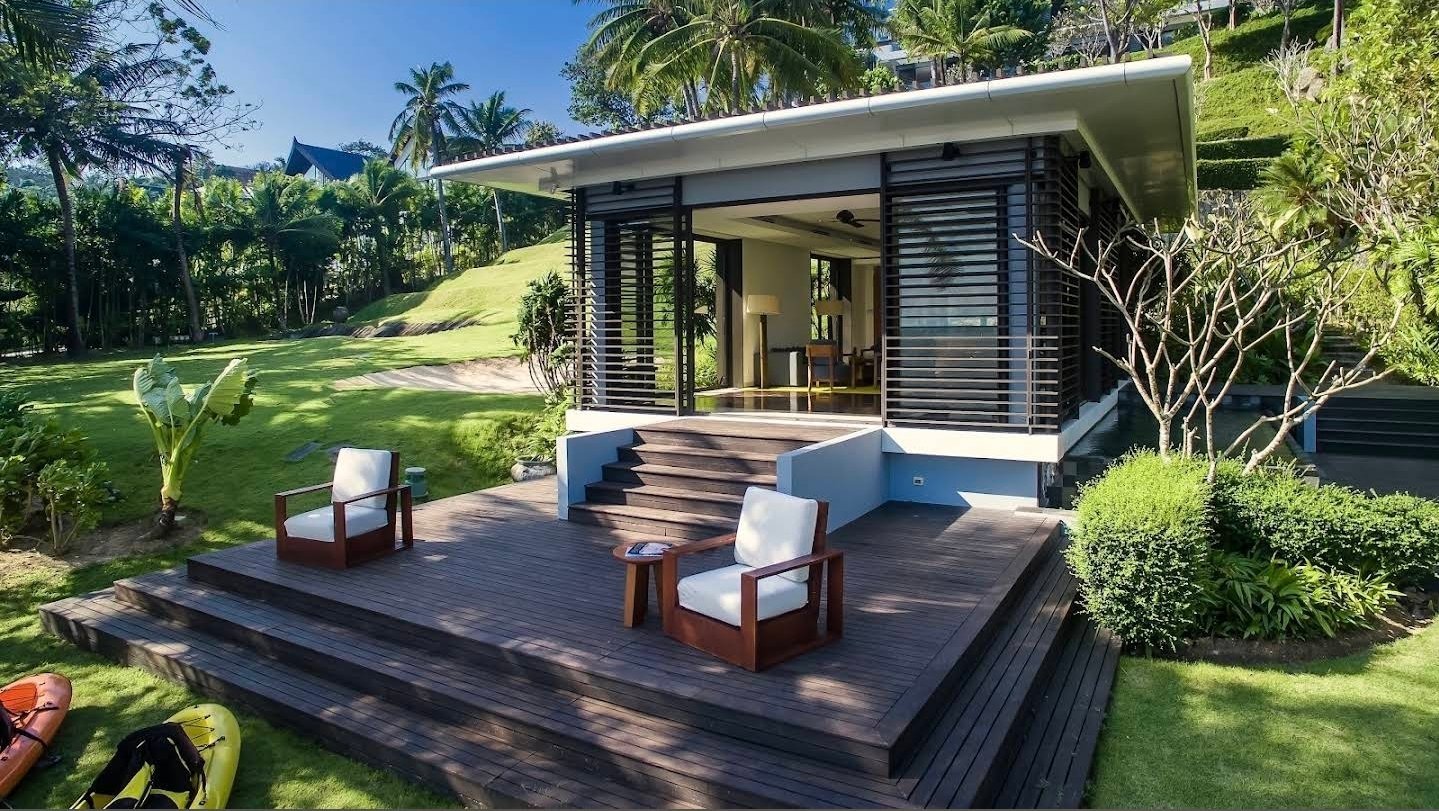Villa Sawarin — Luxury 10-Bedroom Beachfront Estate - full photo 9