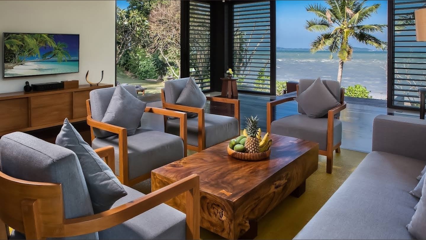 Villa Sawarin — Luxury 10-Bedroom Beachfront Estate - full photo 21