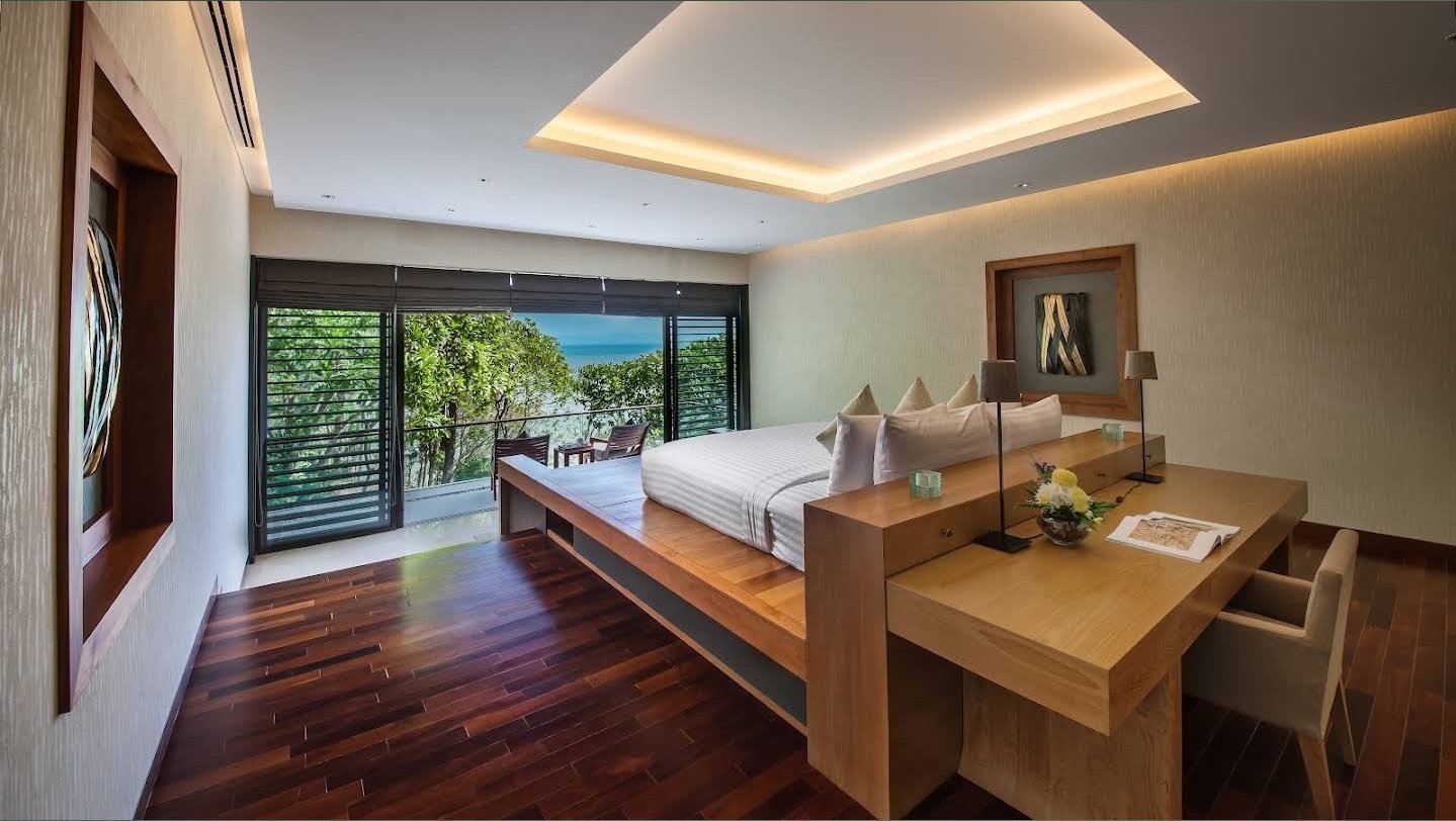 Villa Sawarin — Luxury 10-Bedroom Beachfront Estate - full photo 33