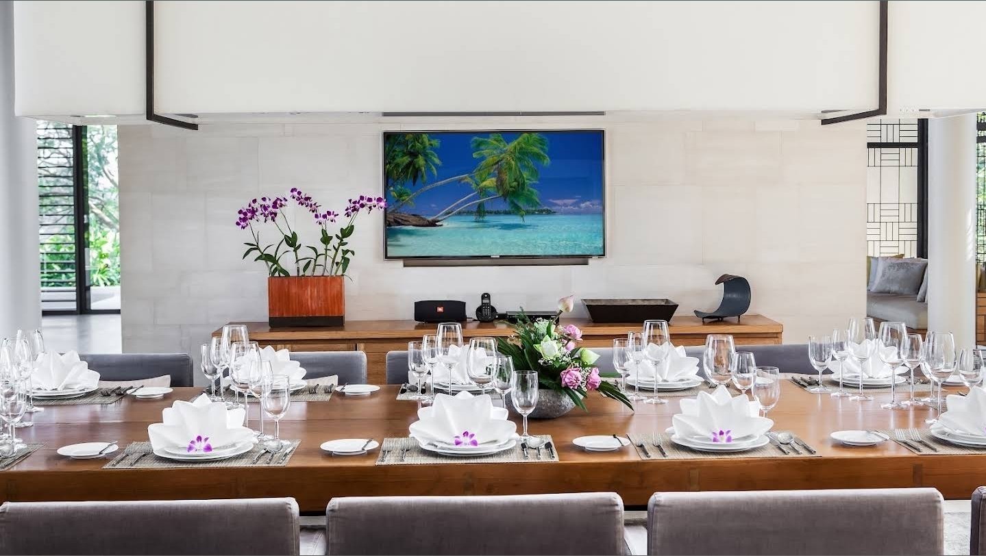 Villa Sawarin — Luxury 10-Bedroom Beachfront Estate - full photo 26