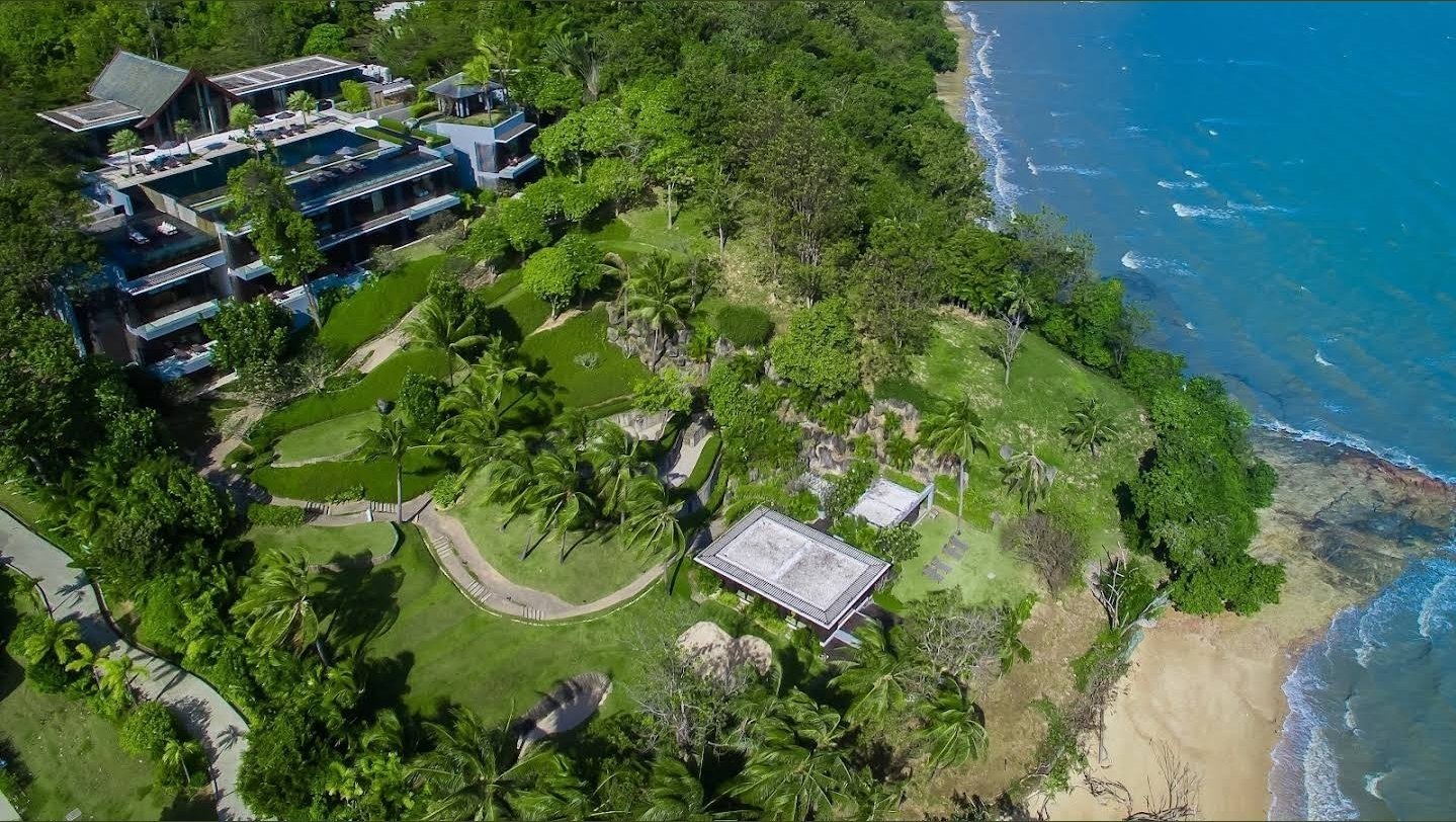 Villa Sawarin — Luxury 10-Bedroom Beachfront Estate - full photo 8