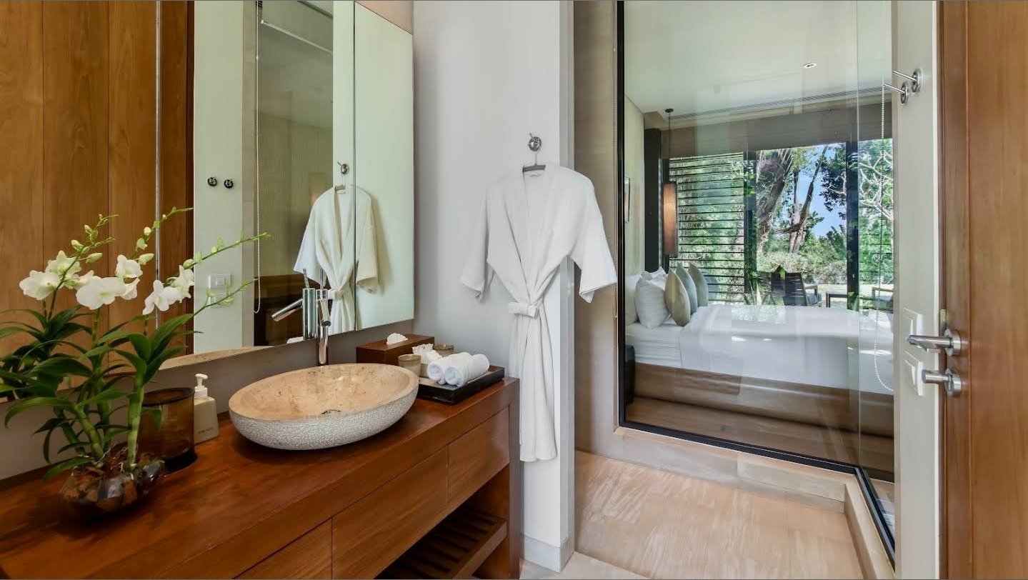 Villa Sawarin — Luxury 10-Bedroom Beachfront Estate - full photo 50